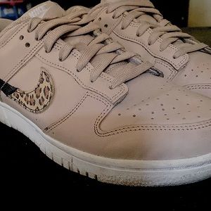 Nike Dunk Low SE women show